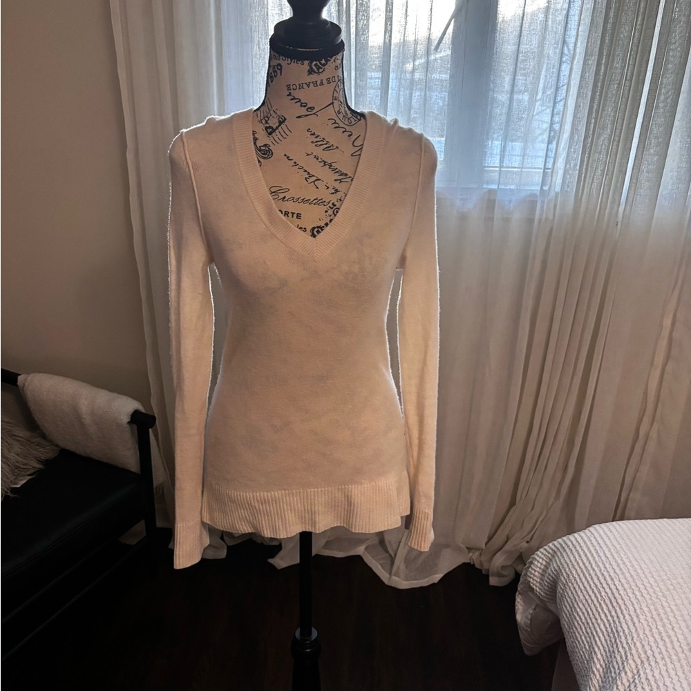 Aqua cashmere Cream V-Neck Long Sleeve Women's Sweater